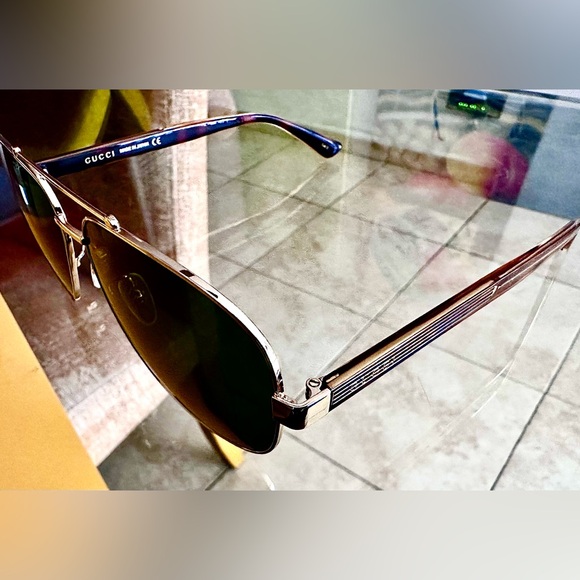 Gucci sunglasses gold colour, never used still with original certificate - Picture 5 of 6